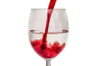 https://pixabay.com/en/glass-water-lemonade-diffusion-red-1017451/